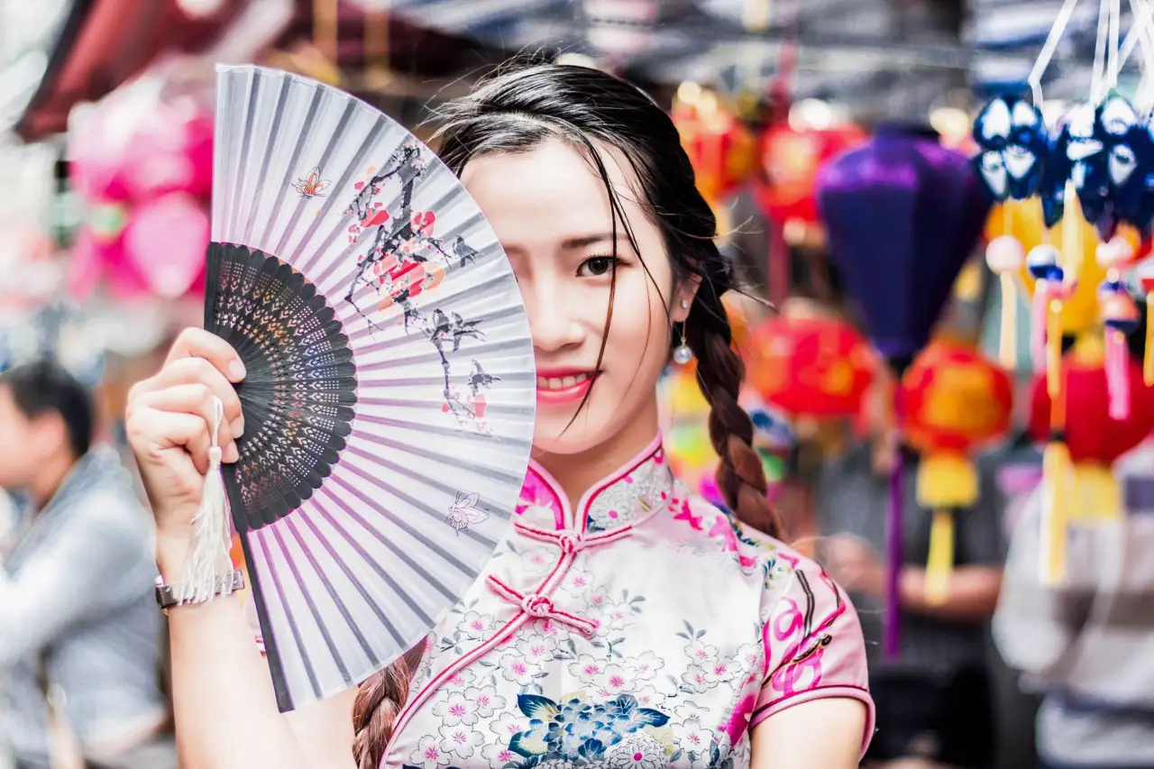 2025女装批发市场流行趋势与上海霖蒿供应链选品策略正文配图 1