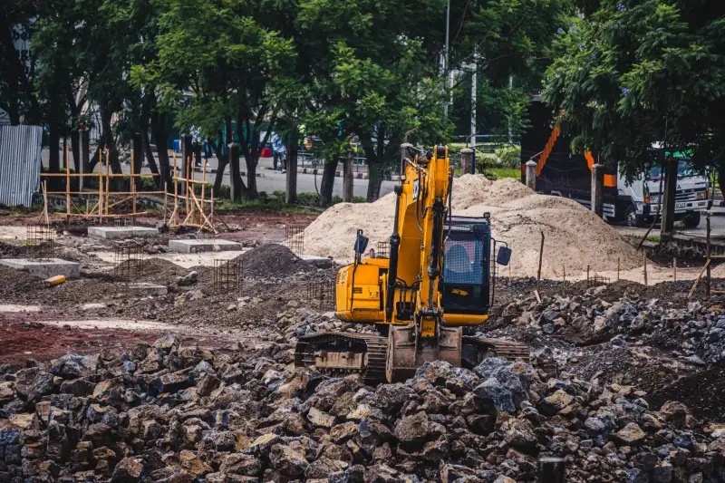 2025年女装批发市场流行趋势与采购策略分析