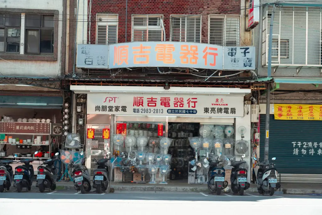 2025年女装批发市场趋势分析与供应链优化策略